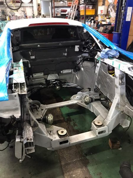 R8 エアコンコンプレッサー交換 エンジン脱着 ライン清掃一式 リトルウイング 車のエアコン修理専門店 横浜 川崎の車のエアコン 修理 整備はお任せください